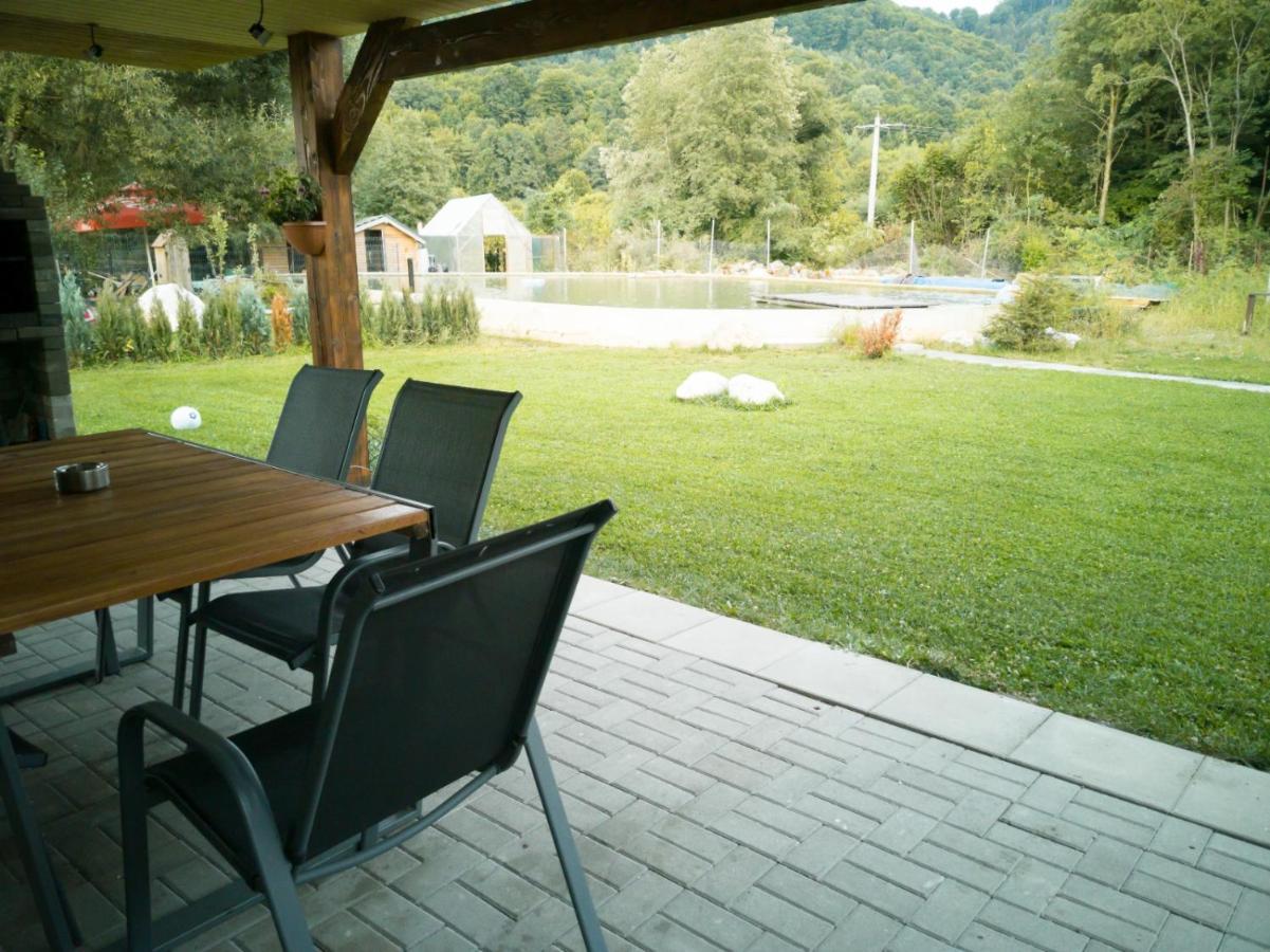 Aparthotel Cedar Crest à Rîşnov Extérieur photo