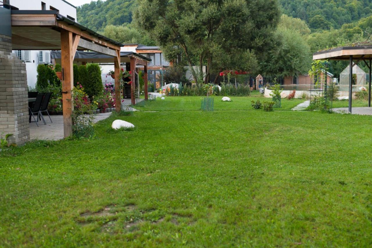 Aparthotel Cedar Crest à Rîşnov Extérieur photo